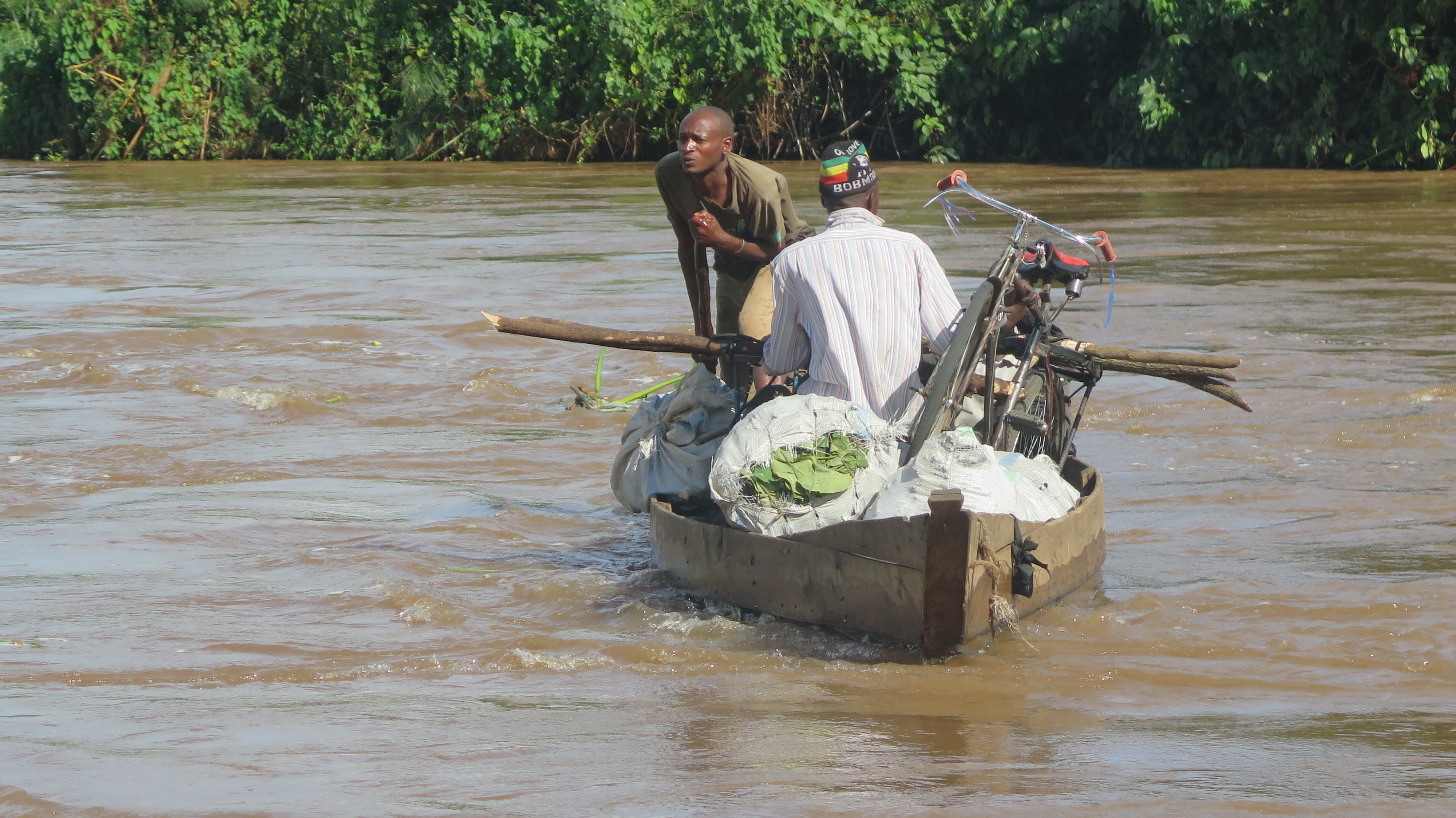 Informal cross-border trade on the Kagera River near Kajaho.