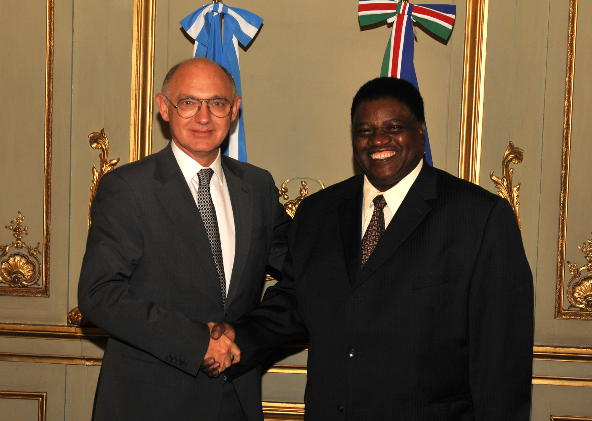 Argentine Foreign Minister Héctor Timerman with his Namibian counterpart, Utoni Nujoma in Buenos Aires, July 2012.
