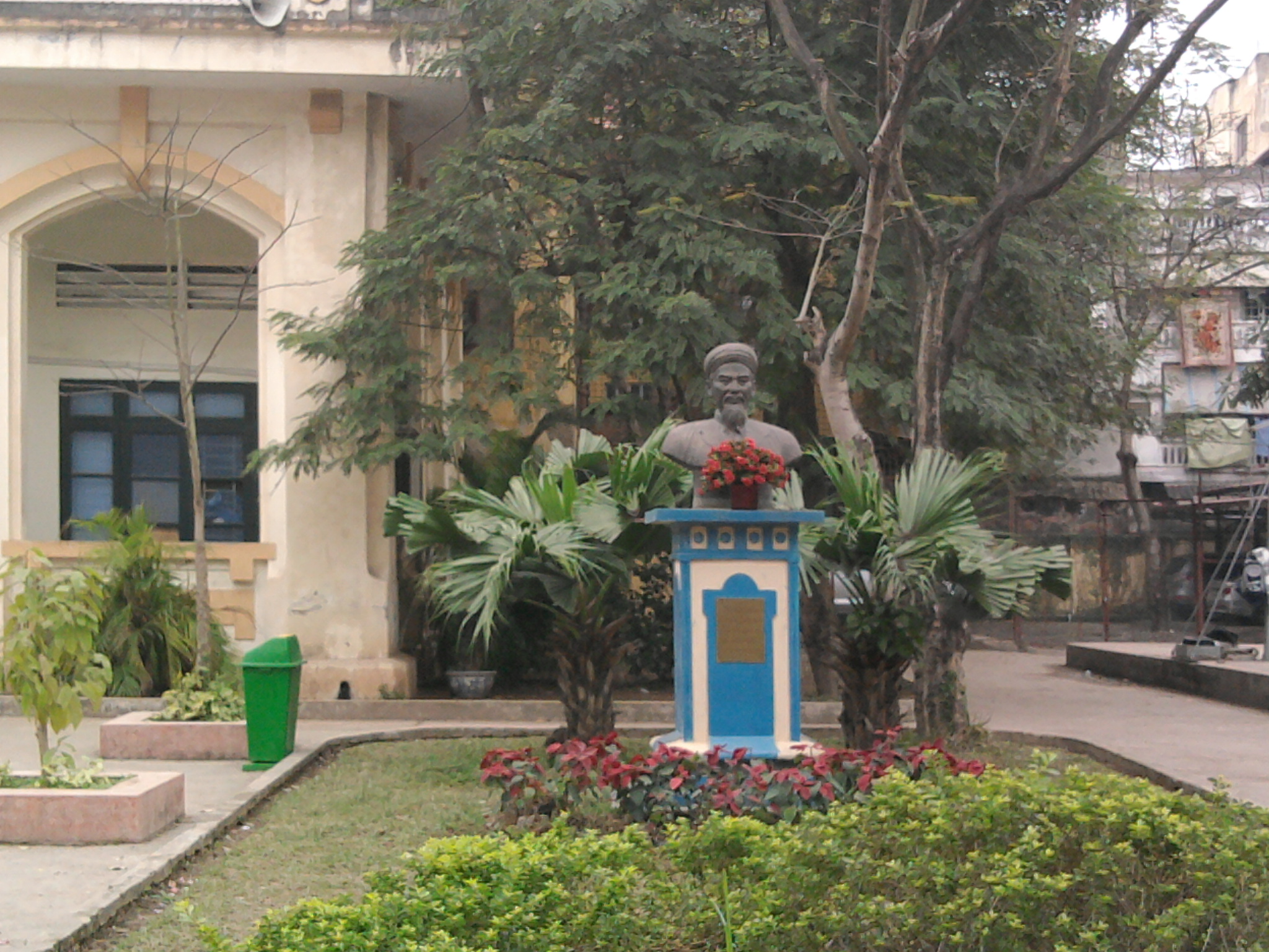 Bronze statue of Nguyễn Công Trứ bronze statue