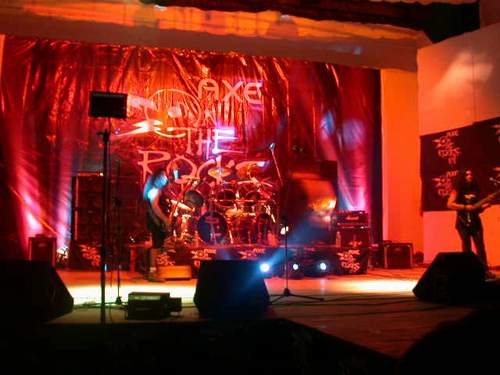 A band performing at Rocktaves