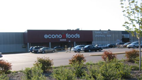 The Dubuque, Iowa Econofoods.
