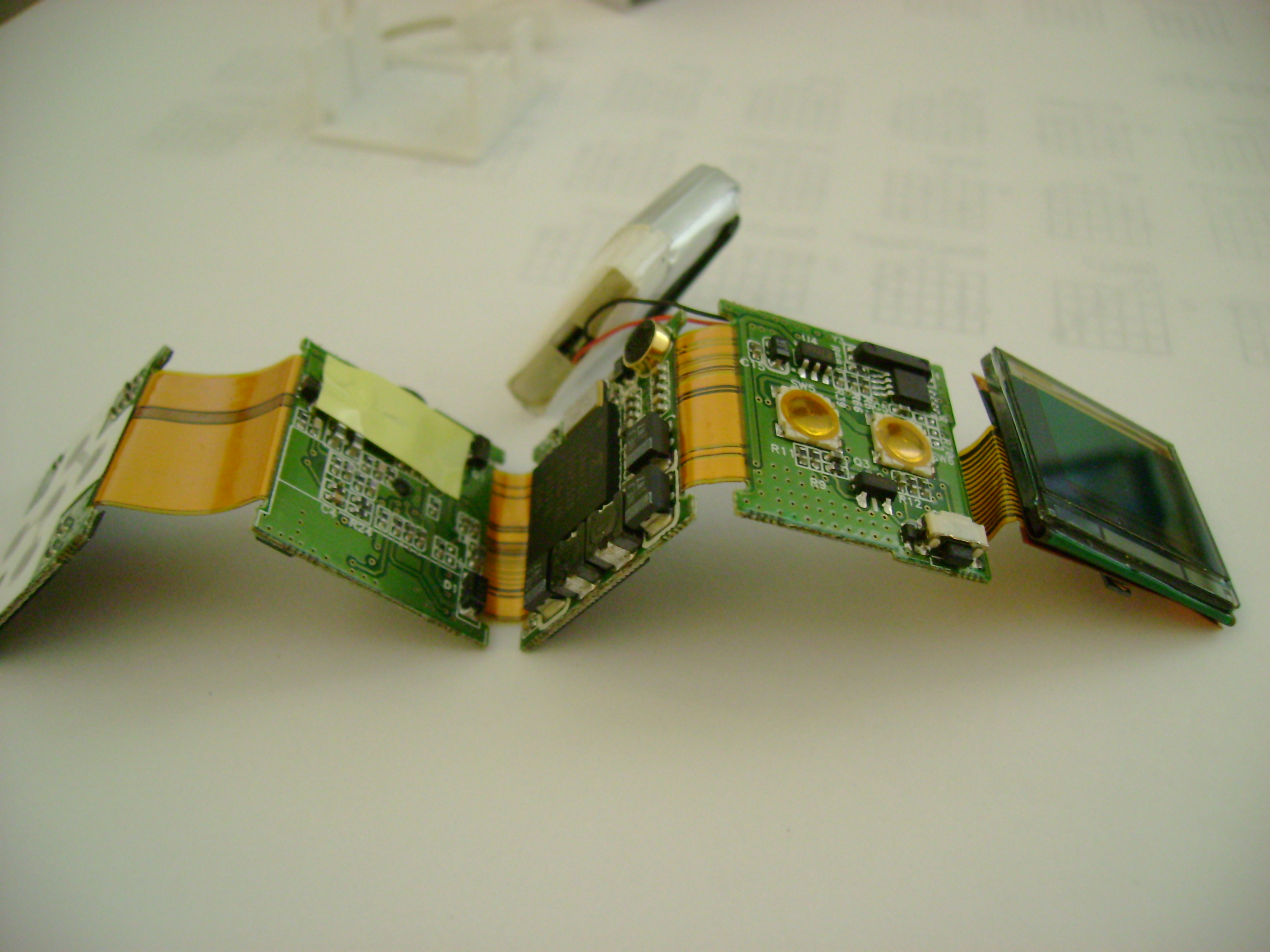 Inside DAH-15001 2GB (Silver), July 29, 2007. Inside DAH-15001 2GB (Silver), July 29, 2007.