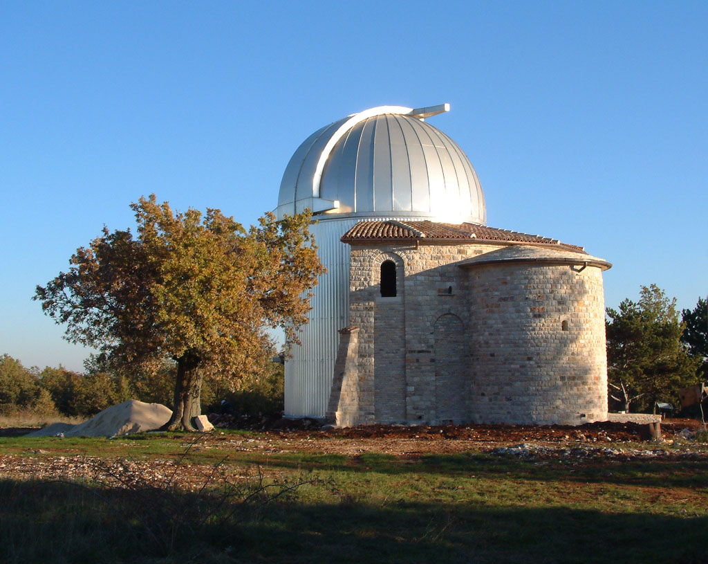 The UBC Liquid-Mirror Observatory is similar to this one, the Tican Observatory The UBC Liquid-Mirror Observatory is similar to this one, the Tican Observatory