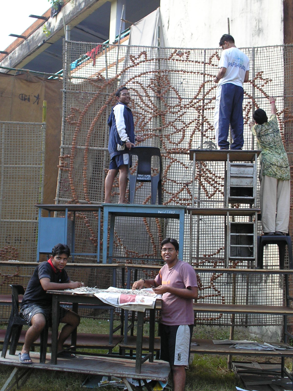 A group of students working on a tall chatai