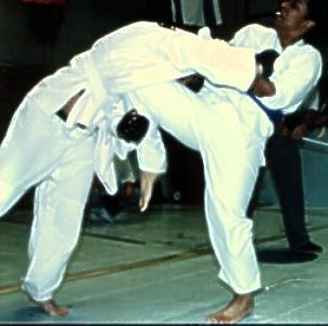 Sli Beatha student Lee Whitaker won the women's division of the World Pankration Championships in Chicago, IL (2001)