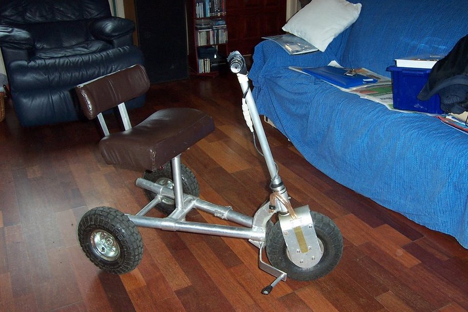 An early prototype, notice the (now superseded) V chassis design