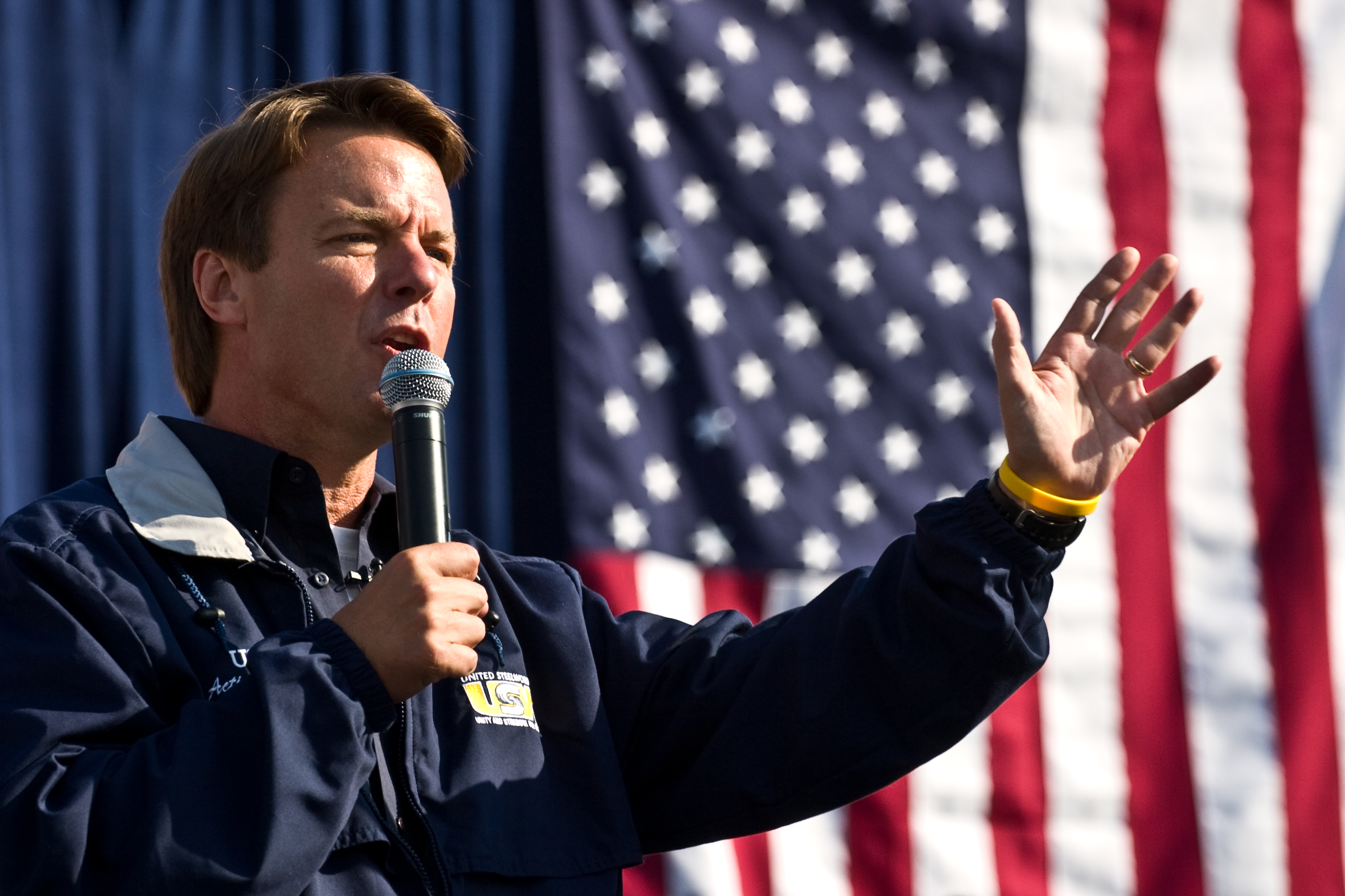 Former Senator John Edwards won the Falls Church straw poll in Virginia with 34% of the vote. Former Senator John Edwards won the Falls Church straw poll in Virginia with 34% of the vote.