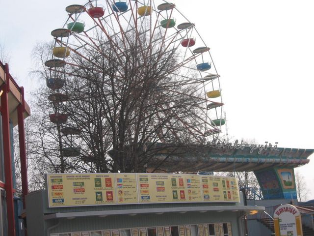 Tykkimäki's Kouvola-pyörä, in this picture at Linnanmäki with the old name, Helsinki-Pyörä.