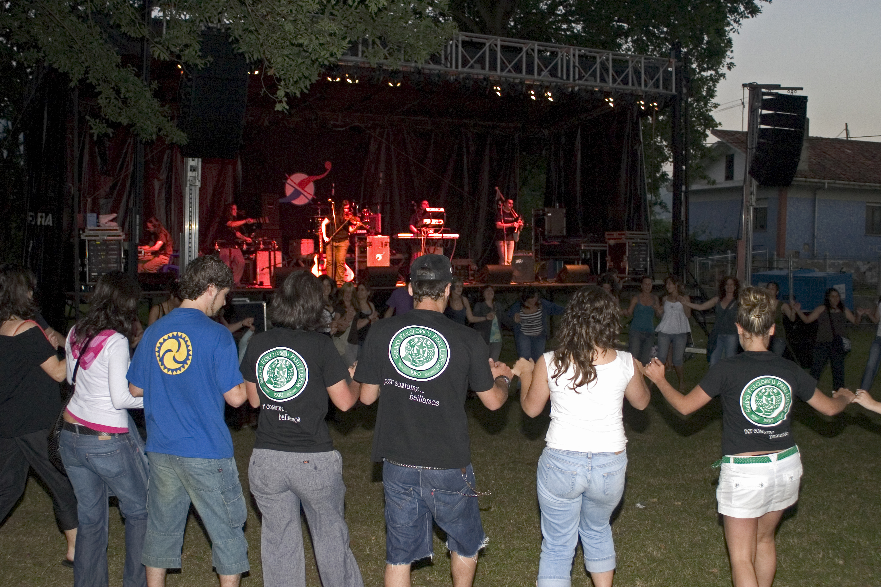 People dancing in a concert in Granda, Xixón (Asturias)