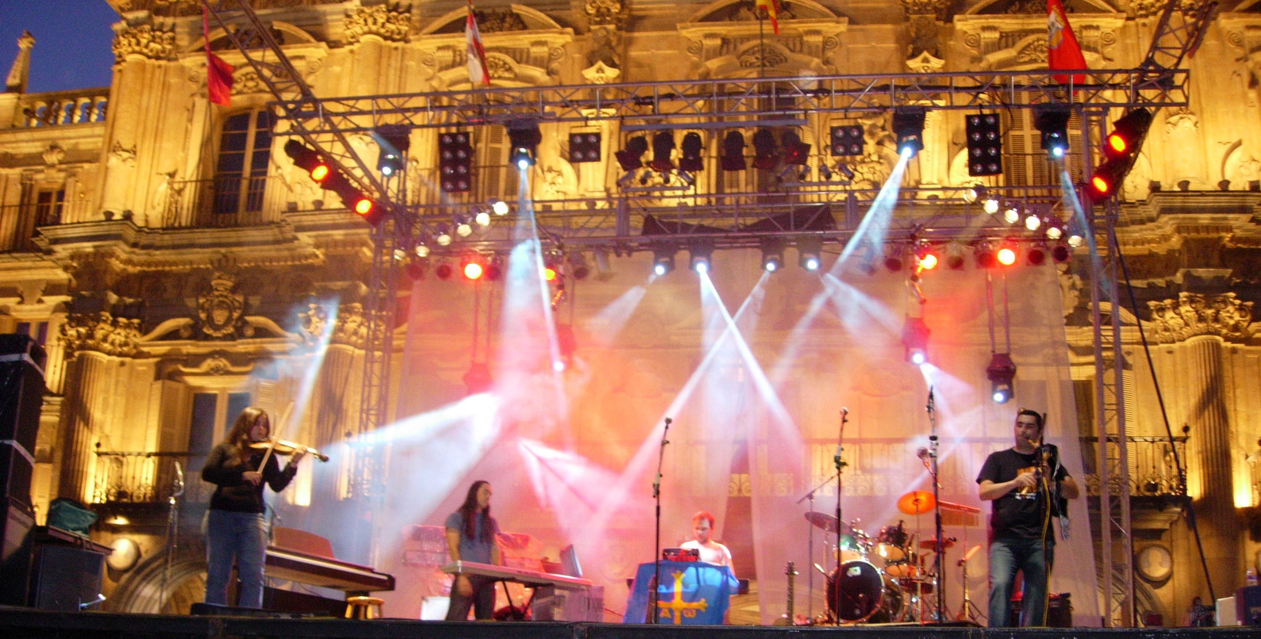 Xera performs in Salamanca
