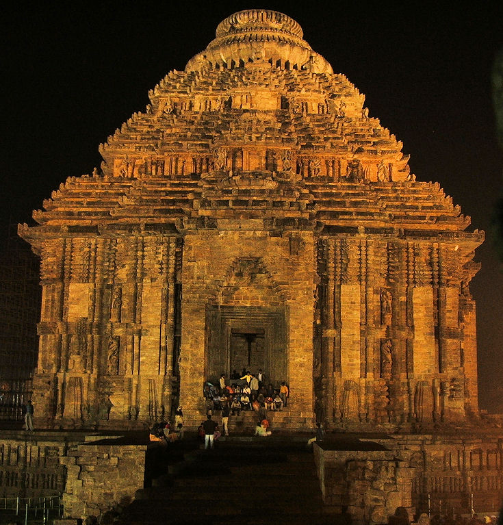  Konark sun temple at Night, Orissa