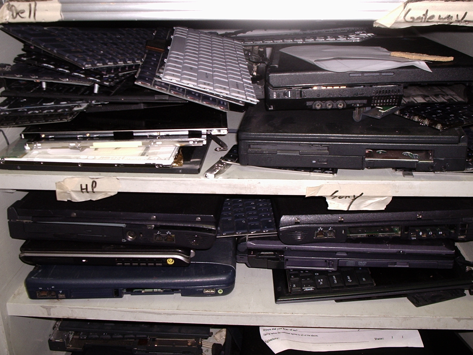 Bulk laptops at a Cash For Laptops recycling affiliate, broken down into Dell, Gateway Computers, Hewlett-Packard, Sony, and other.