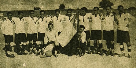 Colo-Colo with David Arellano who exhibited the kick in Spain in 1927.