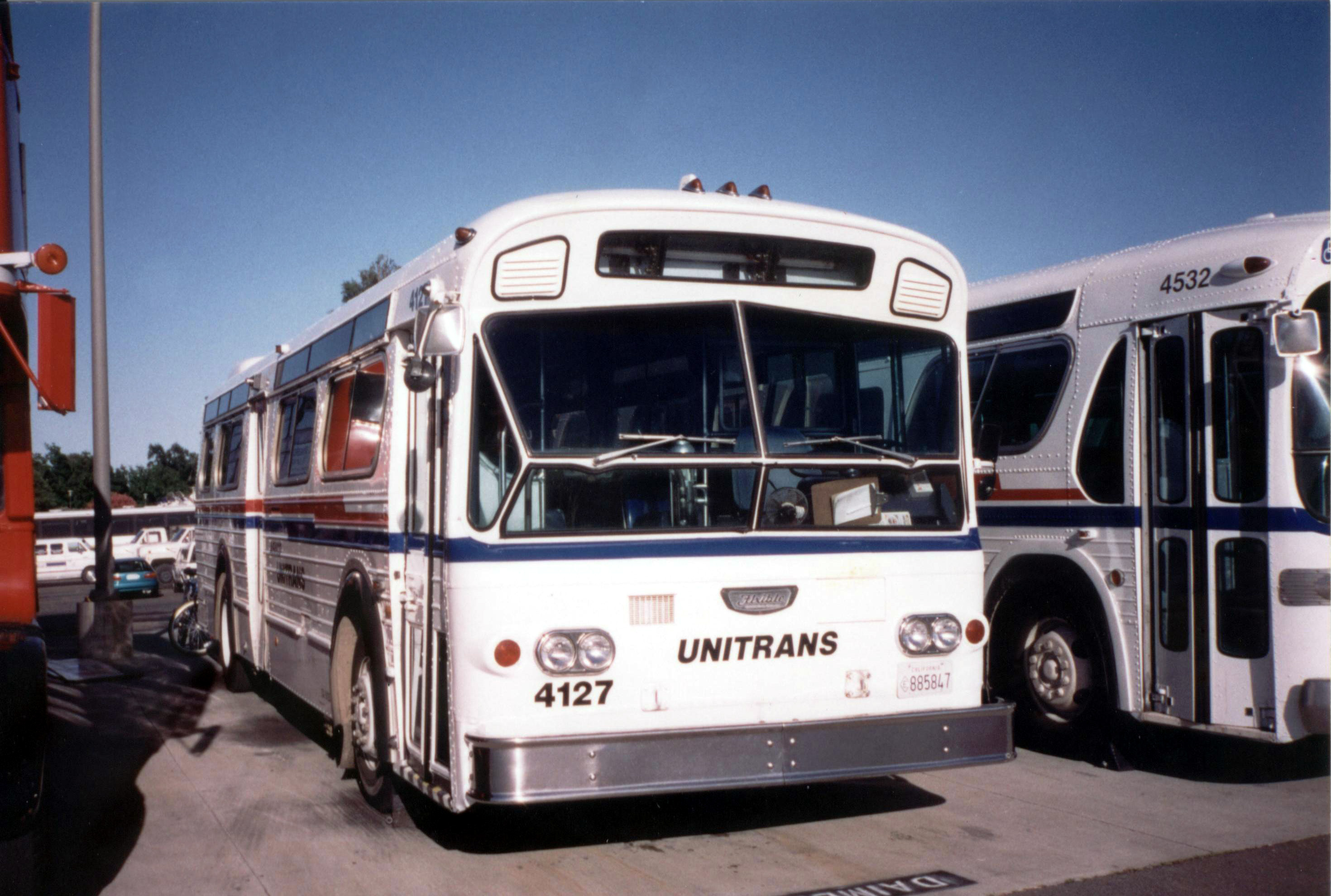 4127 parked at the Unitrans garage (photo taken in the early-mid 1990s)