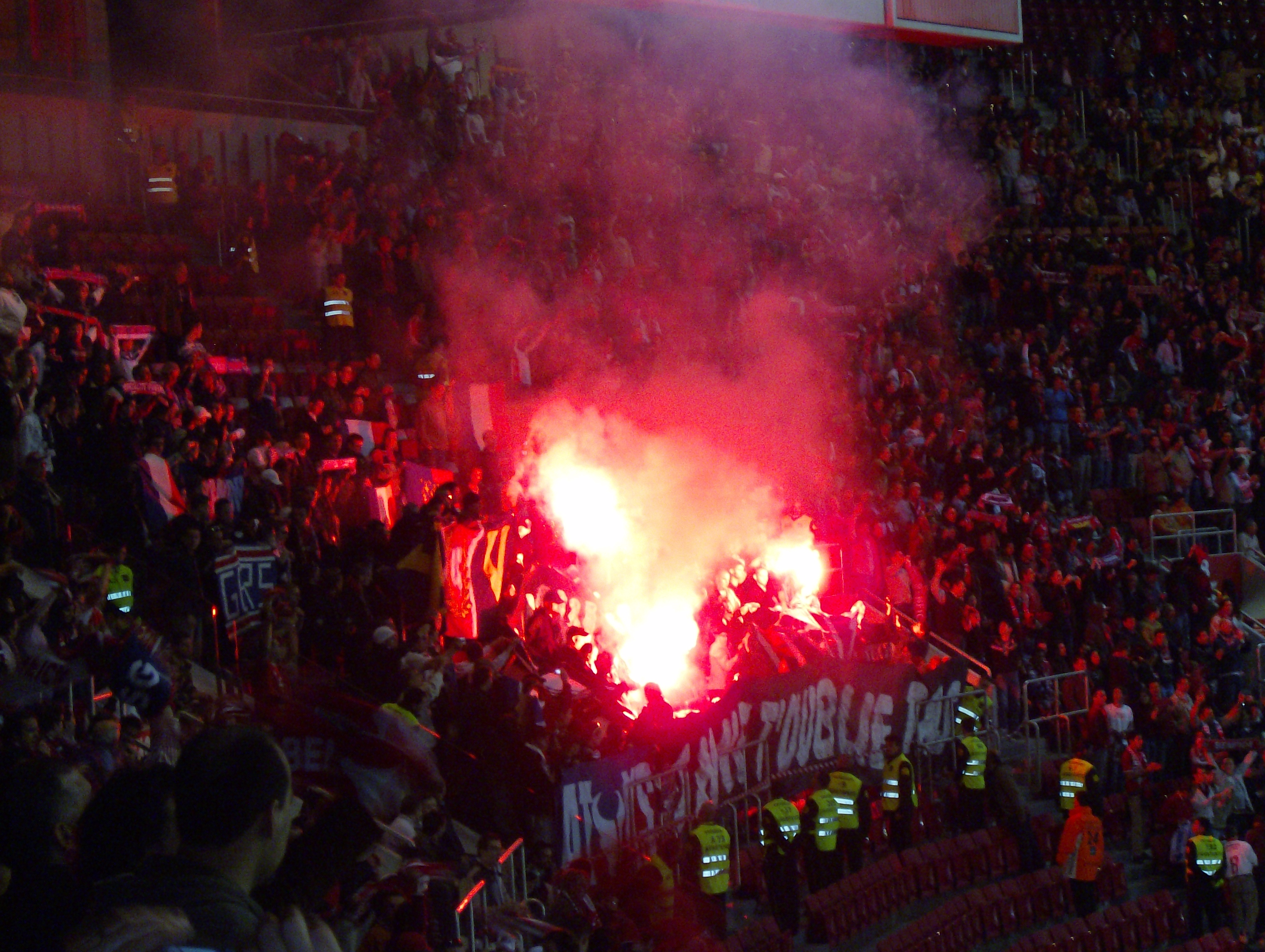 Benfica 3-1 PSG (UEFA 2006/07).