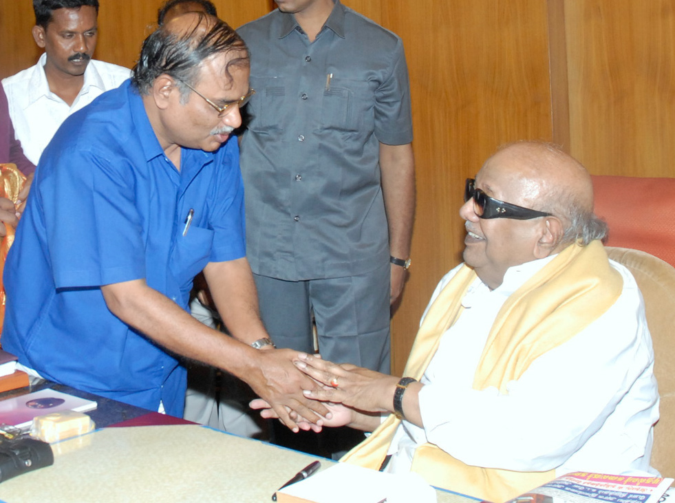 Mr. Athiyamaan meets with Chief Minister Kalingar Dr. K.Karunanidhi regarding inner reservation