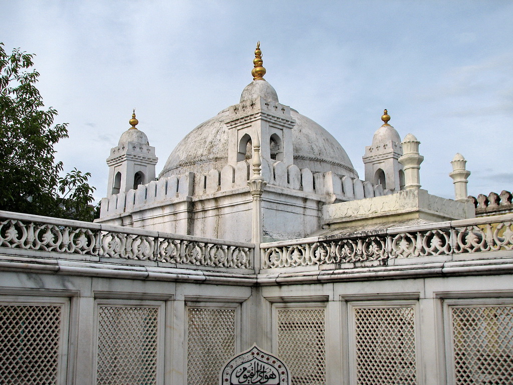 Zainuddin Shirzai Maqbara Khuldabad
