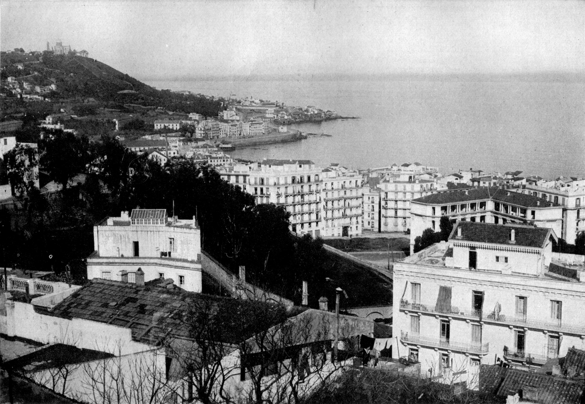The port of Algiers along the Mediterranean, circa 1920.