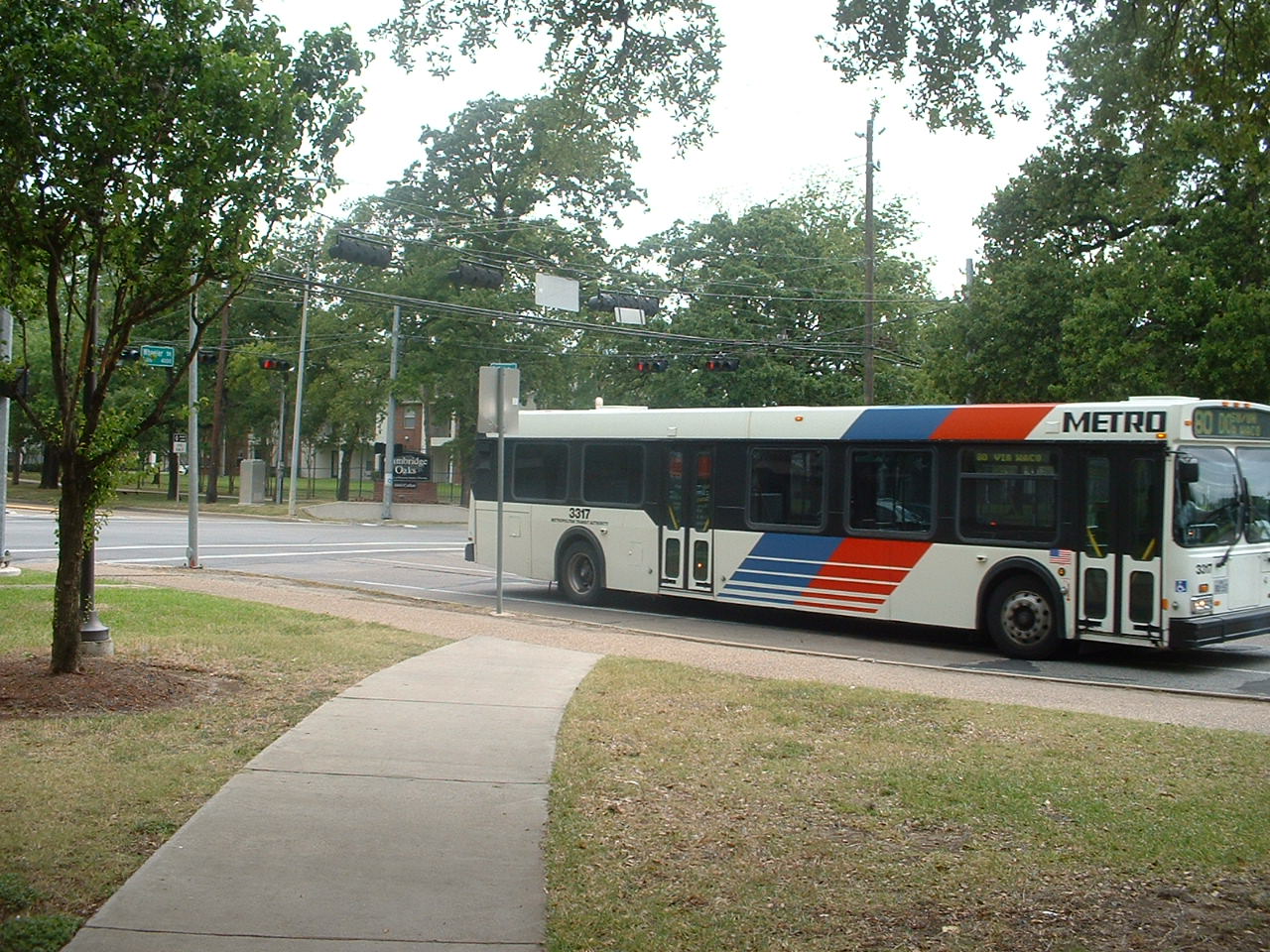 An older METRO bus