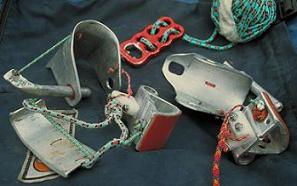 Ventral and foot clamb invented by T. Devaux to climb on bungee rope