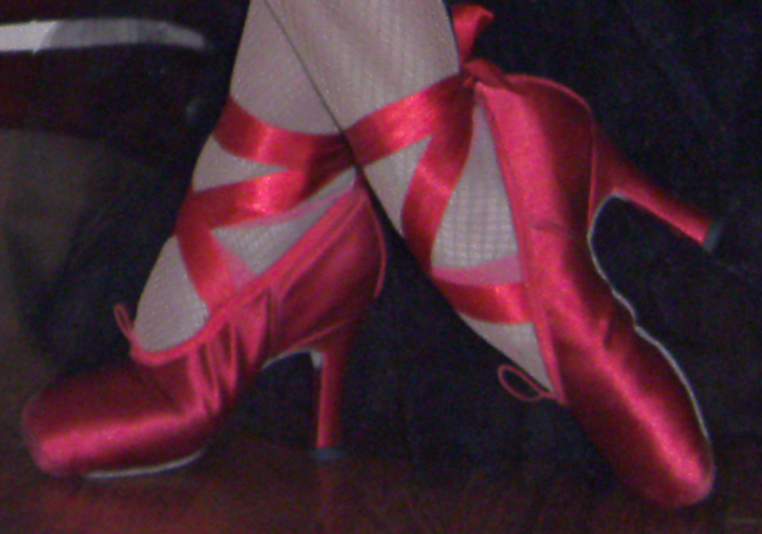Pointe shoes with heels. Allows dancer to go from standing on the heel, to standing on the toes (en Pointe)