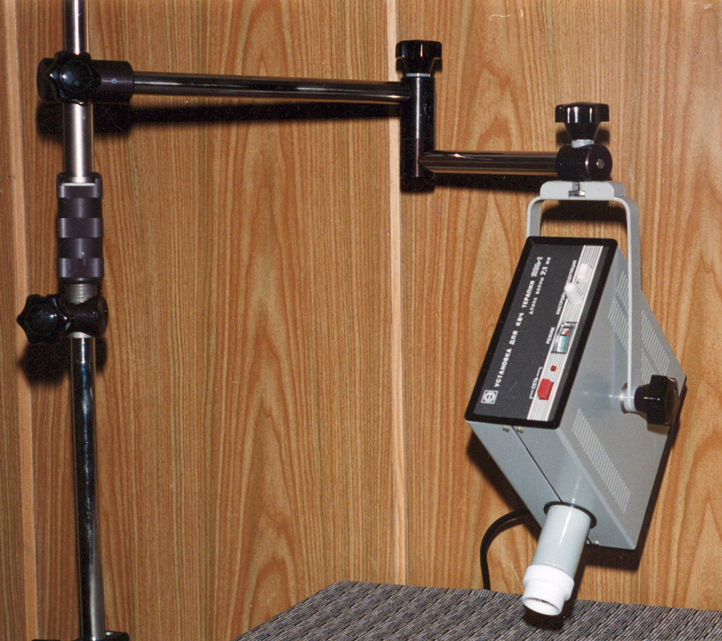 The first EHF apparatus “Yav-1” (right) on tripod and ready for therapeutic procedure