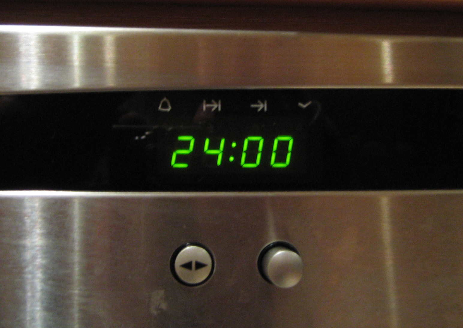 A digital clock showing minutes 00:01 to 24:00 (rather than the standard 00:00 to 23:59) A digital clock showing minutes 00:01 to 24:00 (rather than the standard 00:00 to 23:59)