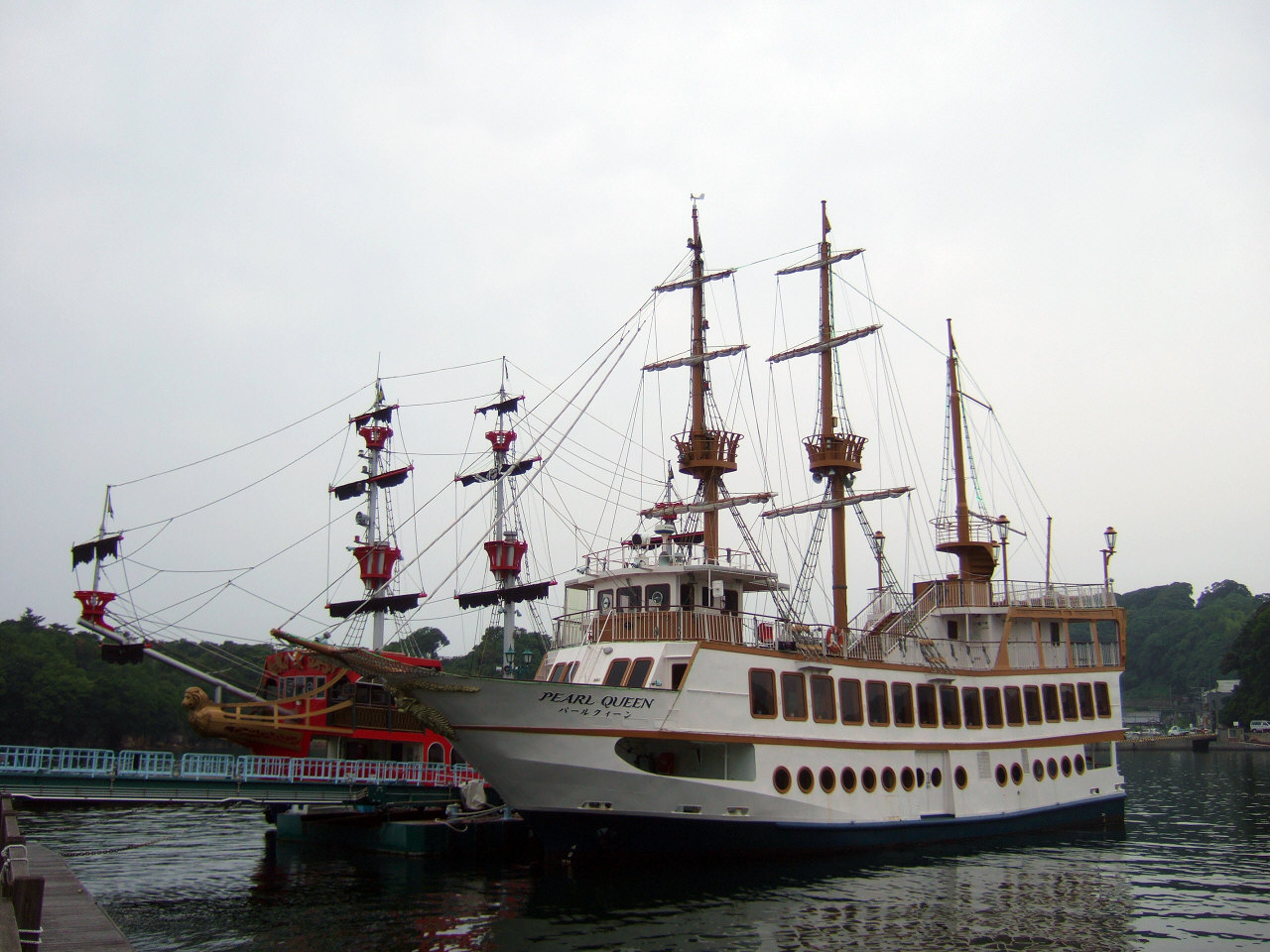 Pearl Queen cruise ferry