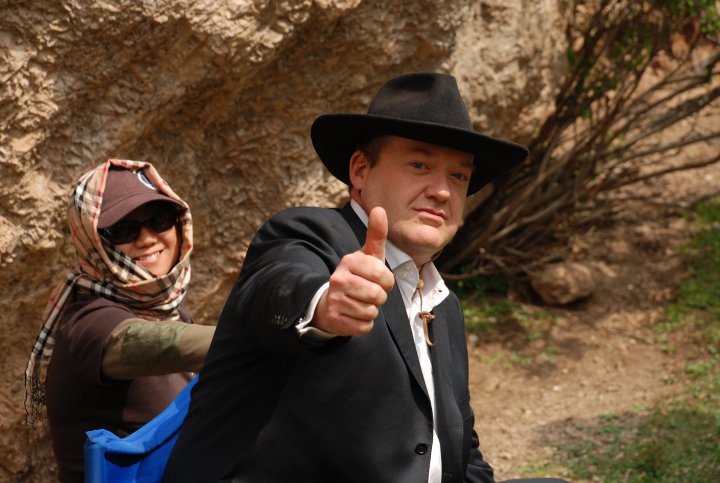 On the 2010 movie set of the Tibetan Bodyguard 藏客 with his wife and college Helen Du by his side.