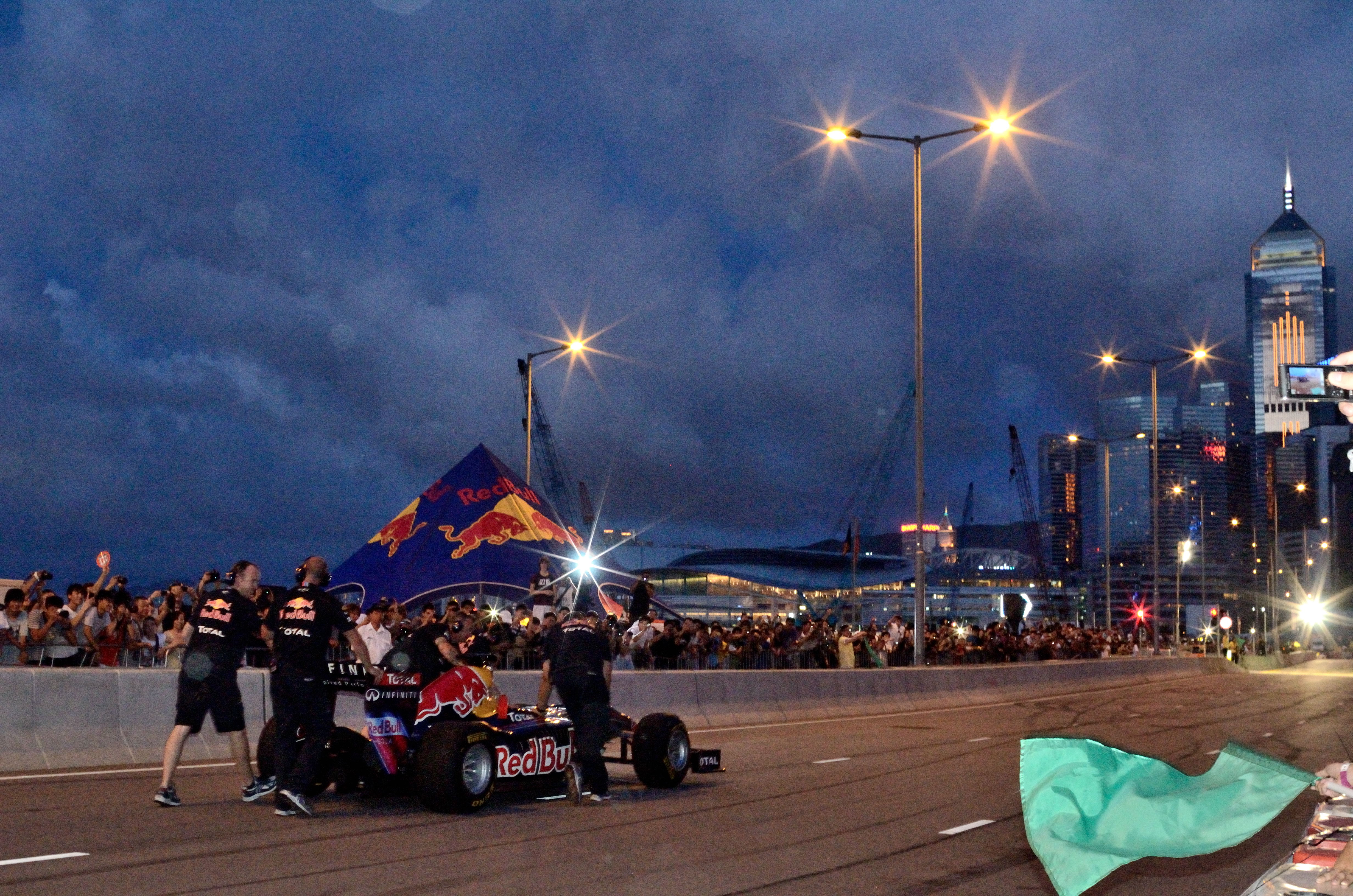 200pix|Red Bull Dragon Run in Hong Kong.