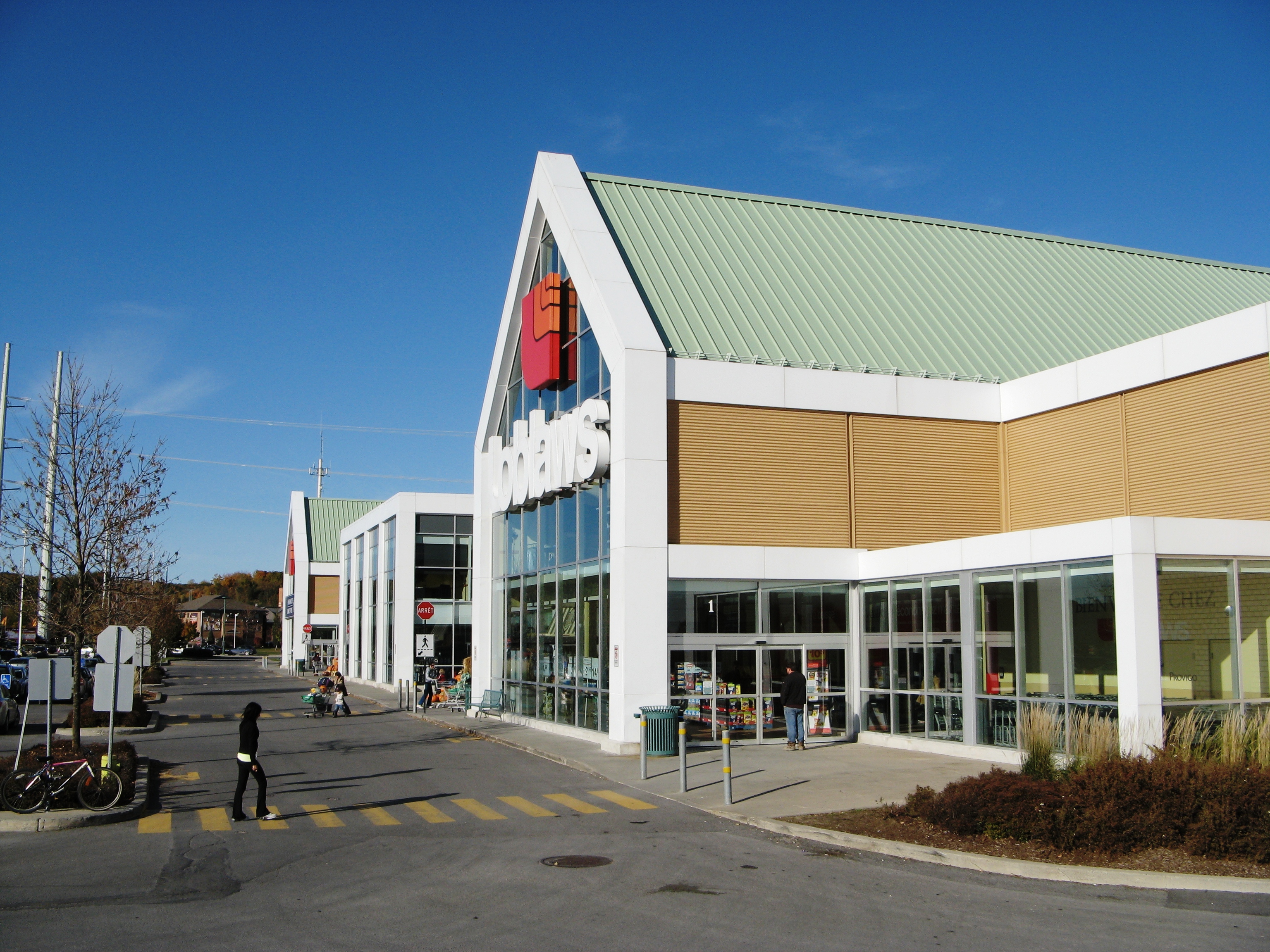  Loblaws inside Gatineau Park|Although the park's 1960 legal boundary, as well as NCC and provincial maps show the Loblaws Superstore on St. Raymond Boulevard was built inside Gatineau Park, the NCC says the land was never in the park.