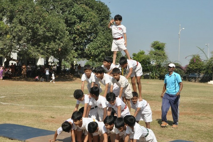 Human Pyramid by Kids Human Pyramid by Kids