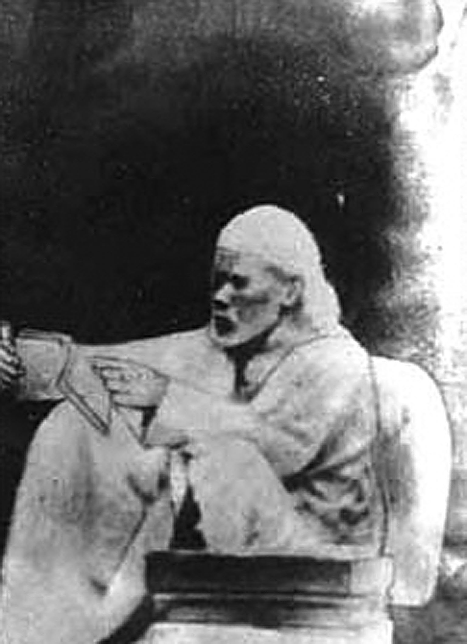 Sai Baba reading
