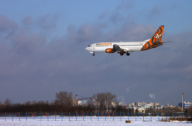 An Air Polonia Boeing 737-400 landing at Warsaw Frédéric Chopin Airport, Poland. (2004)