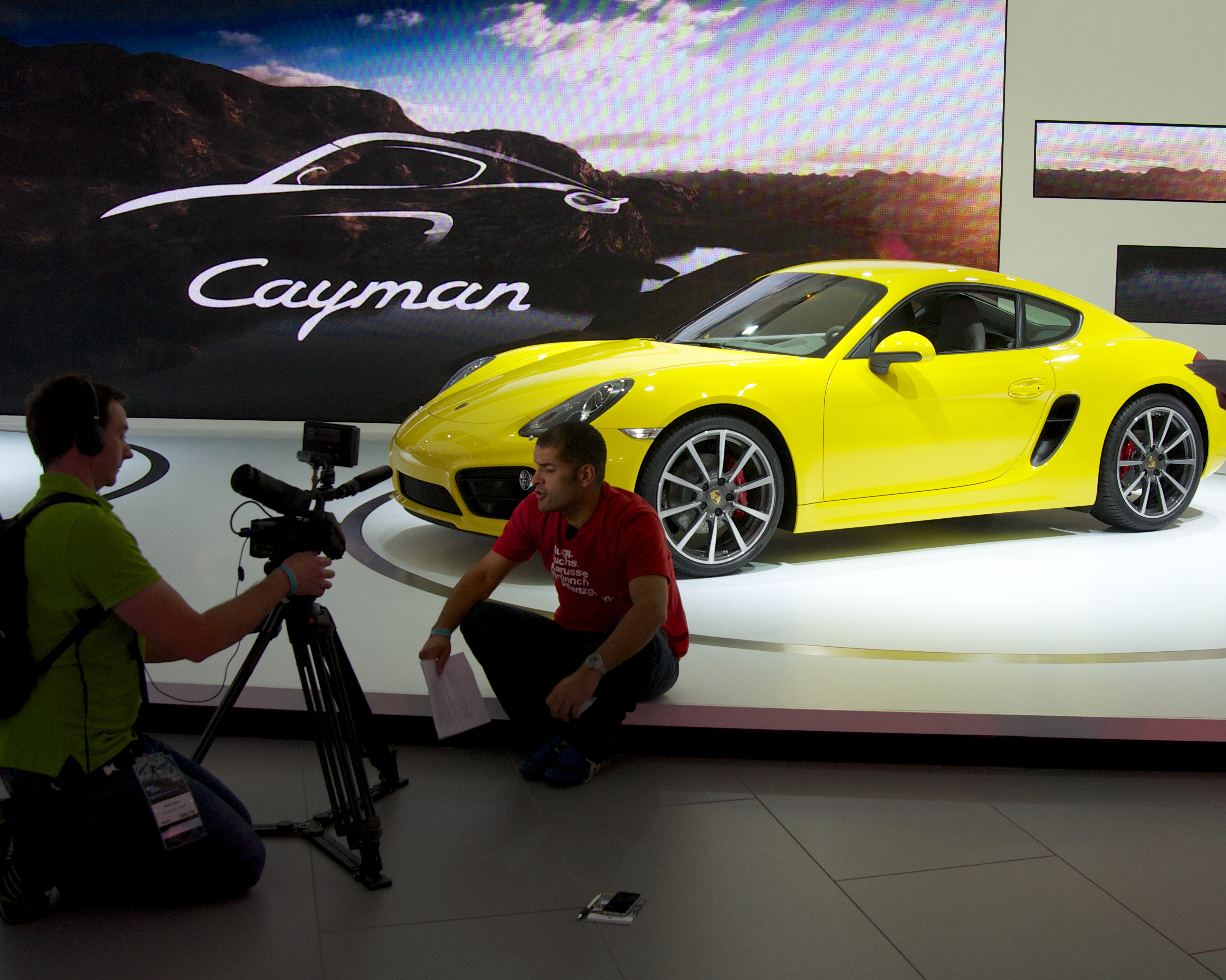 Chris Harris on Cars at the 2012 LA Auto Show talking about the presentation of the all new Porsche 981c Cayman.