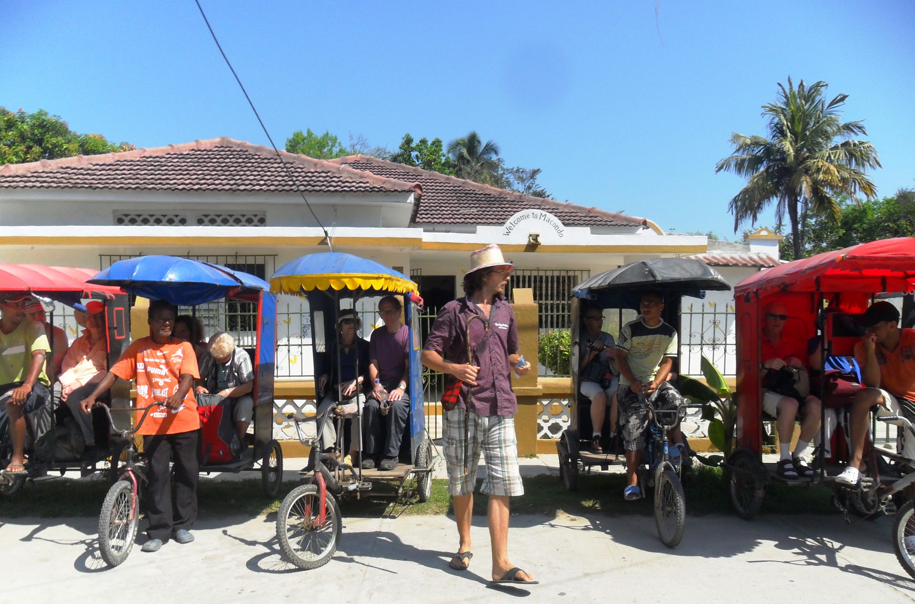 Tim Buendia doing a tour in Aracataca