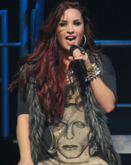 The young adults are mentored by Demi Lovato.