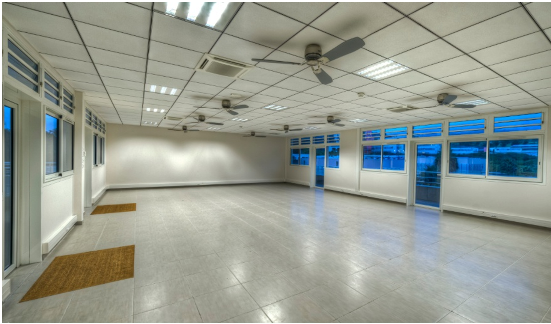 Large porosity and good orientation provide and efficient natural ventilation to freshen up the air Large porosity and good orientation provide and efficient natural ventilation to freshen up the air