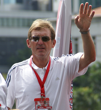 Liverpool manager Kenny Dalglish defended his team wearing T-shirts in support of Suárez