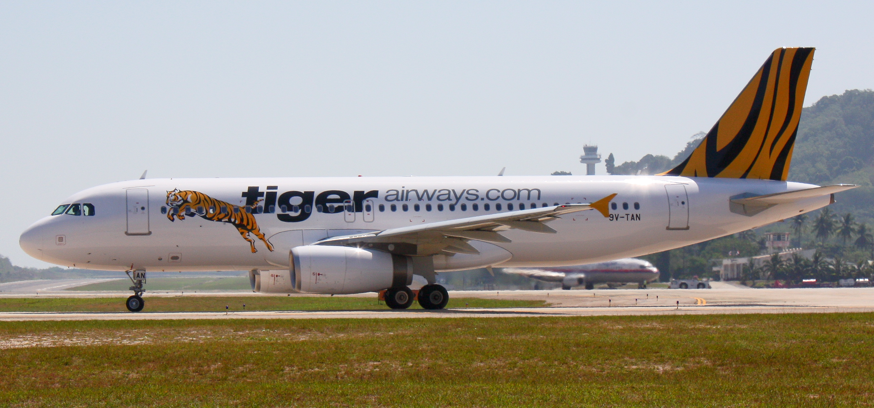 A_Tiger_Airways_A320_9V-TAN.jpg A_Tiger_Airways_A320_9V-TAN.jpg