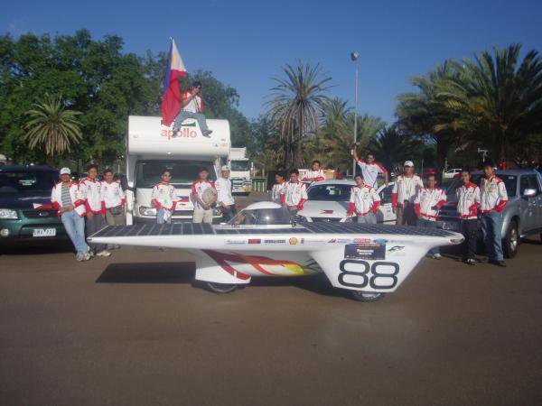 Team SINAG group picture taken in Adelaide during the 2007 Panasonic World Solar Challenge.
