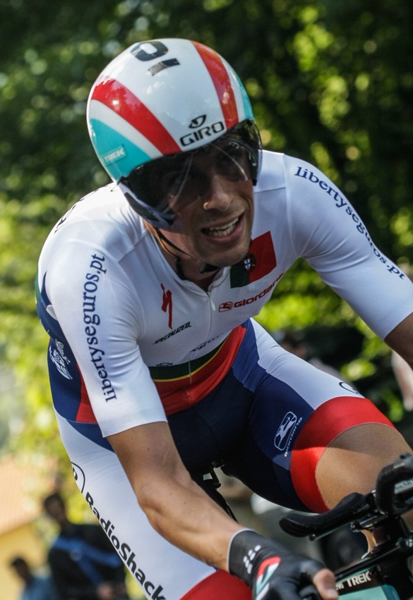 Nelson Oliveira riding the men's time trial.