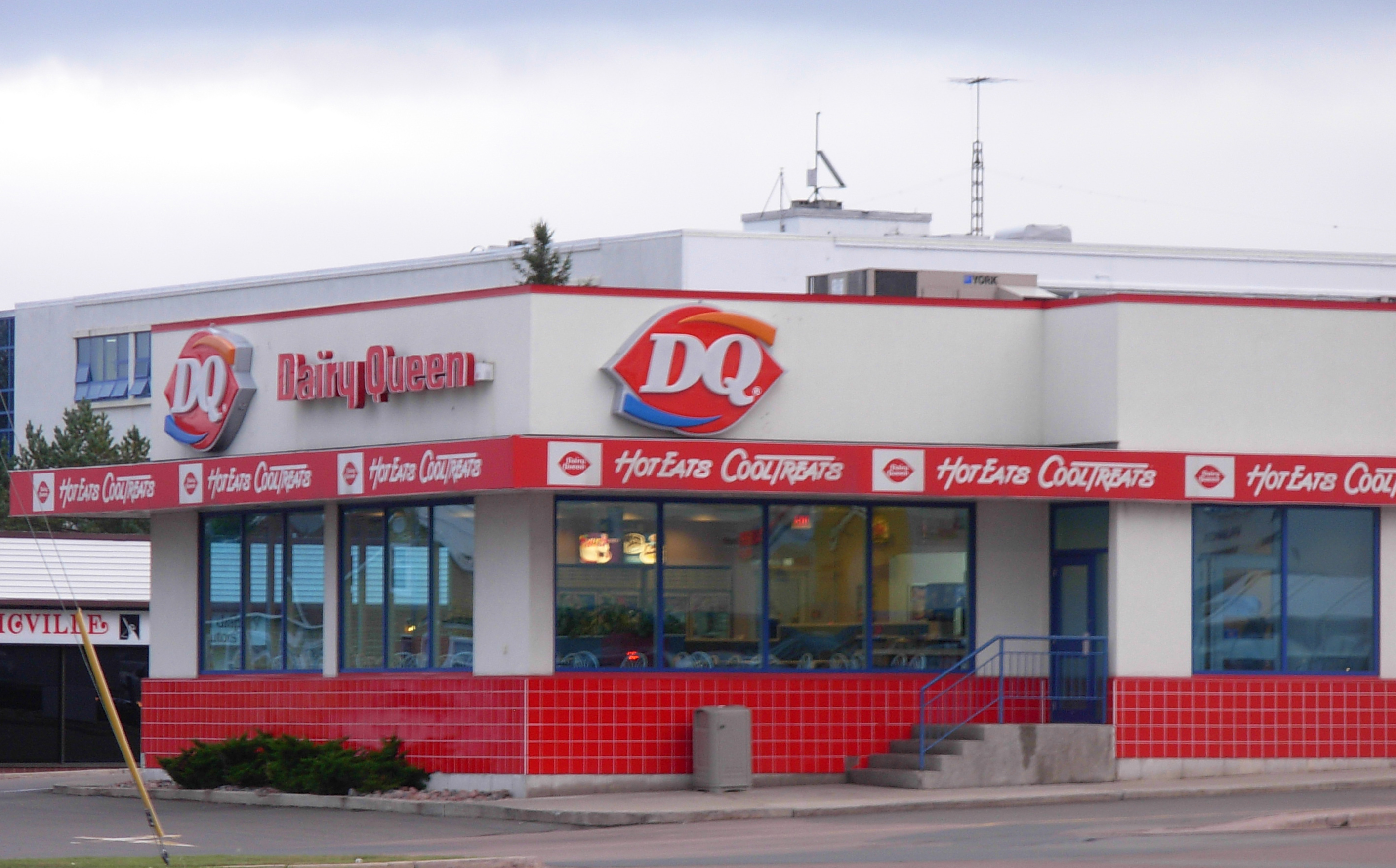 Dairy_Queen,_Moncton,_NB.jpg Dairy_Queen,_Moncton,_NB.jpg