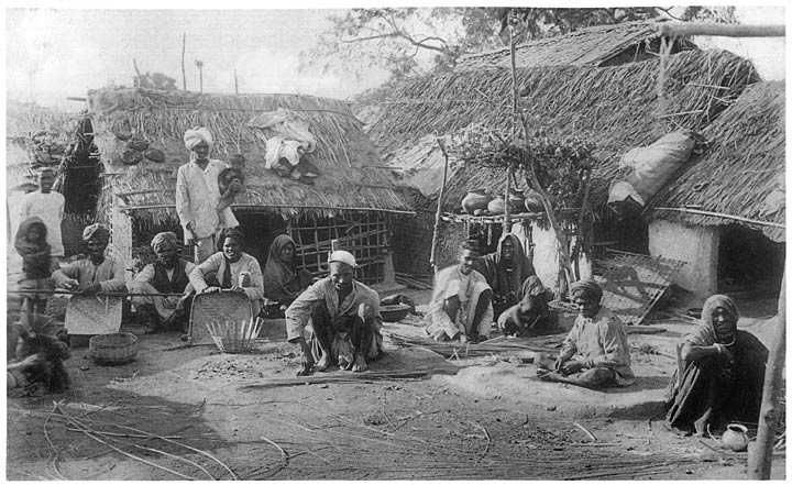 Dhruvkars in 1918.