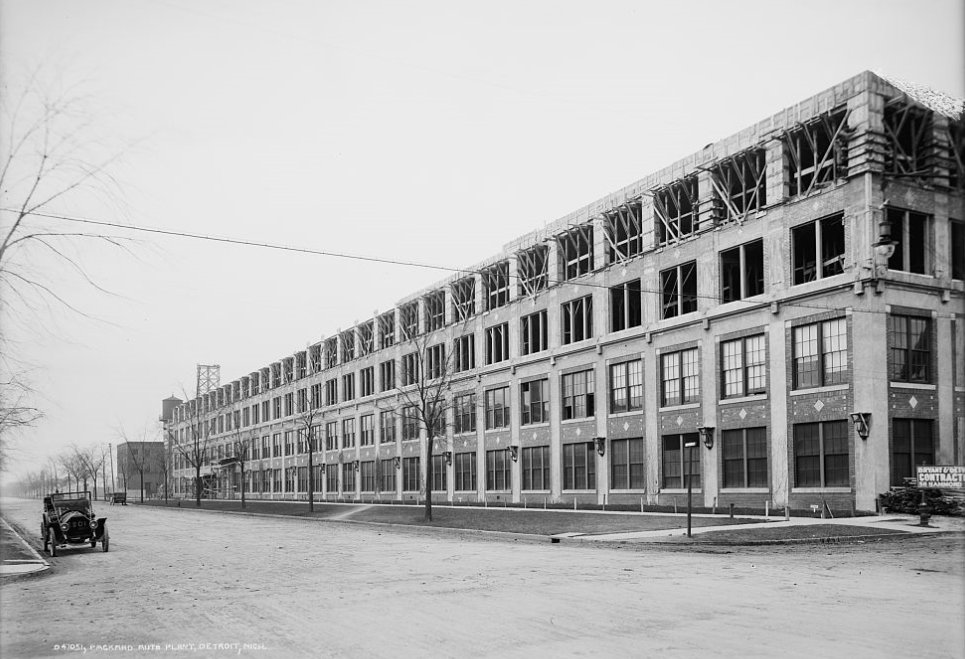 Packard plant no. 10 during construction using the Kahn System