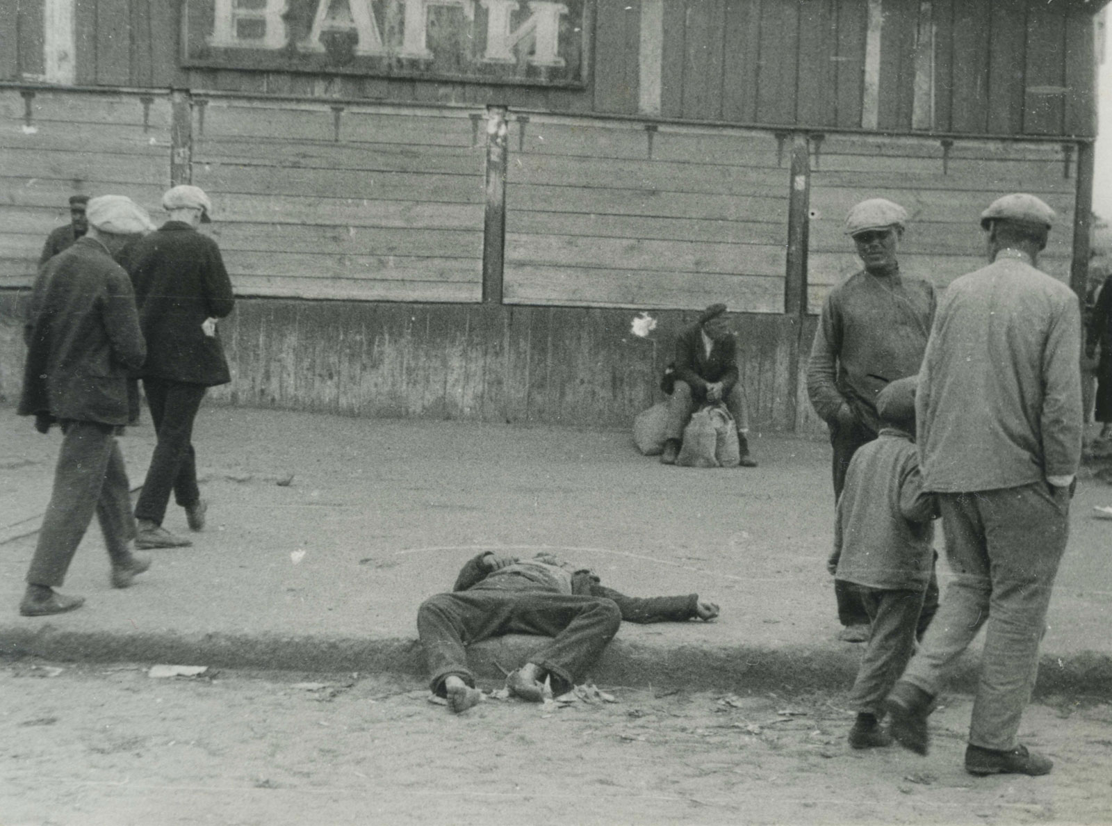 Corpse on pavement in Kharkiv during the Holodomor