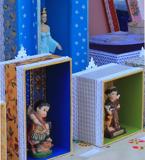 The handicraft shows the mixed of cultures