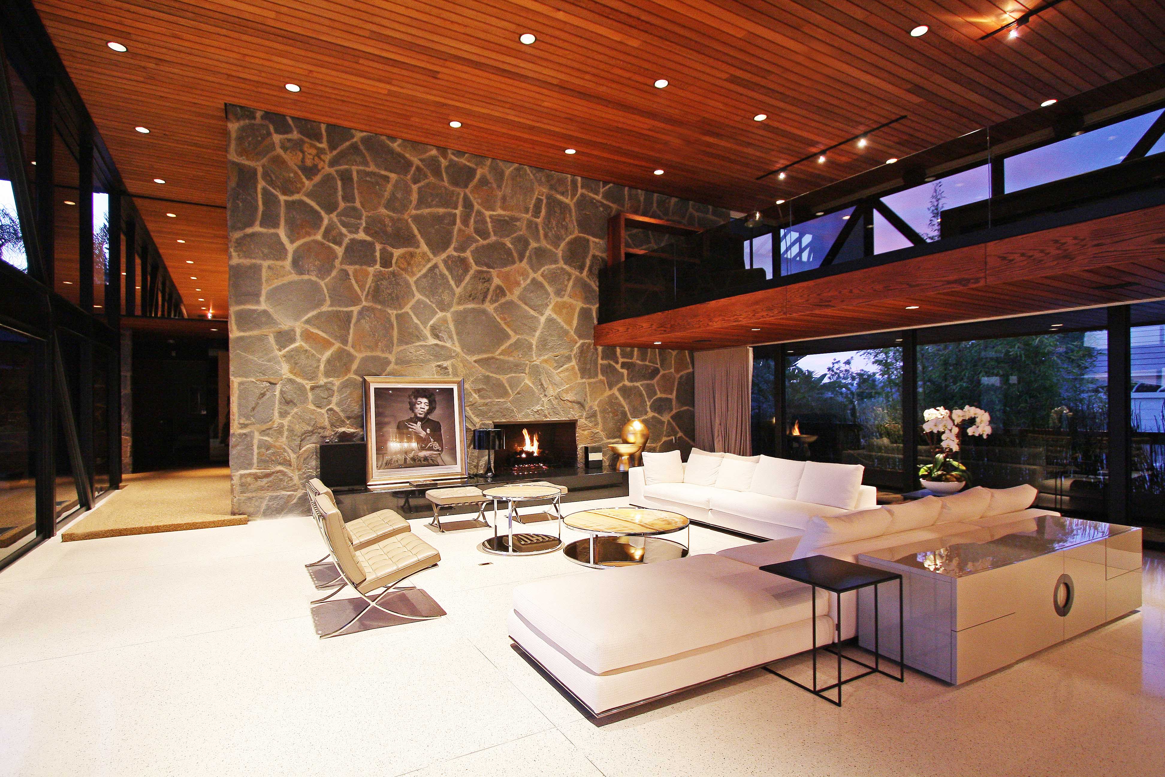Right|thumb|Clinton Residence, Beverly Hills, USA 