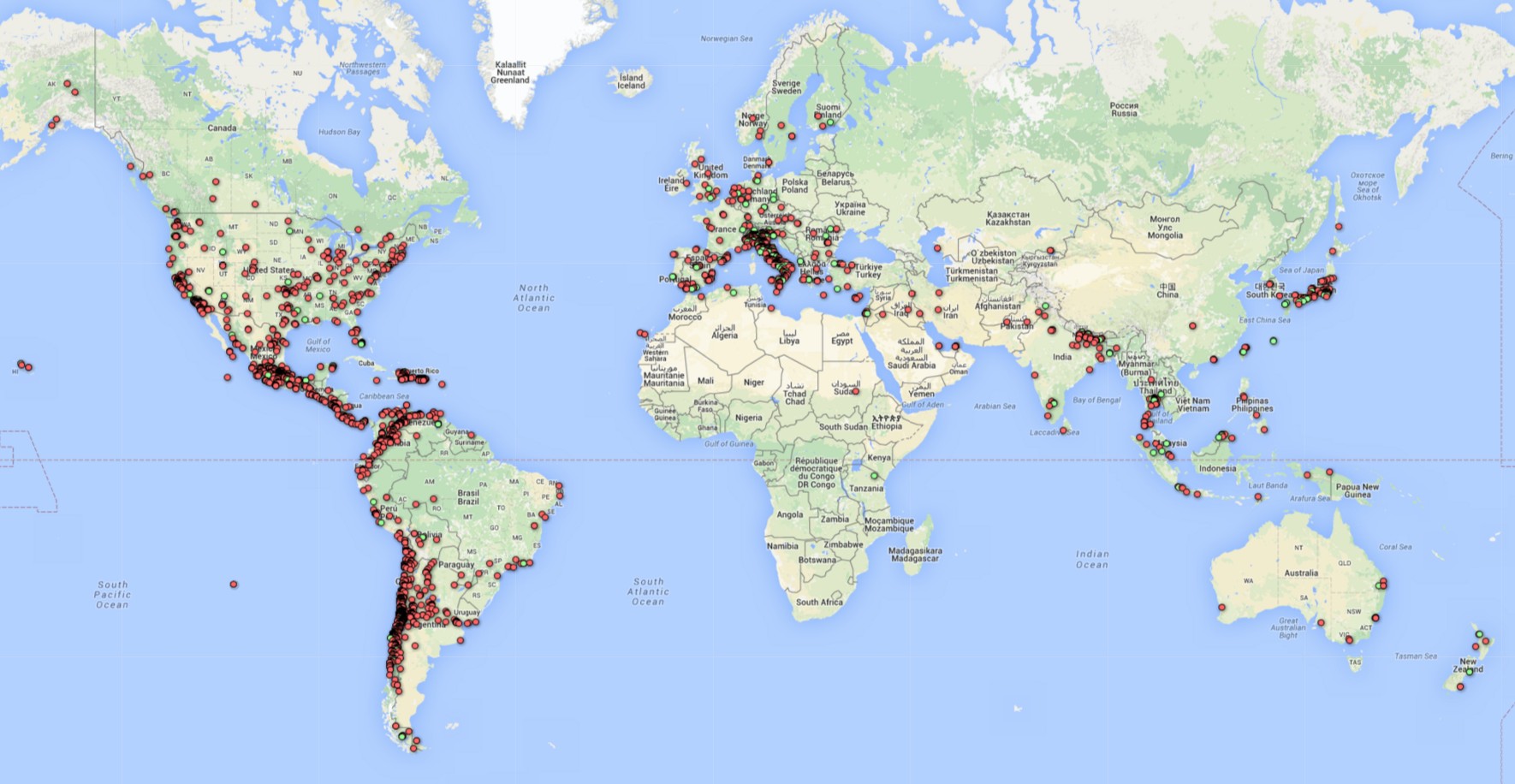 Smartphone network spatial distribution (green and red dots) on December 4, 2015