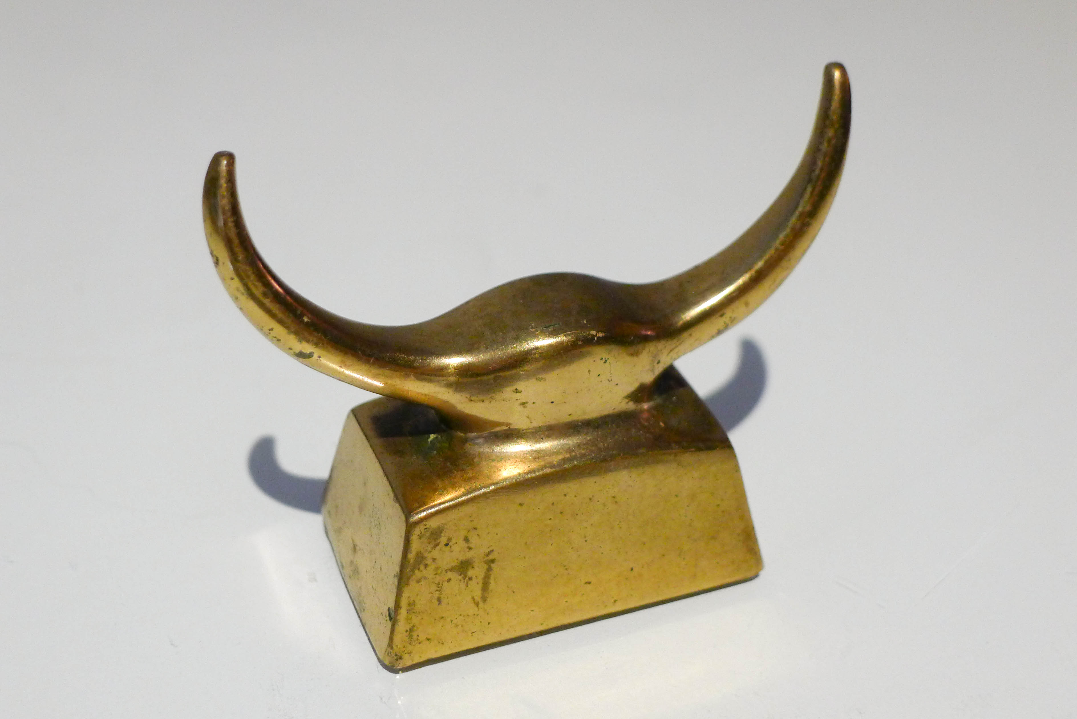 The prize trophy awarded to recipients of the Order of the Golden Horn